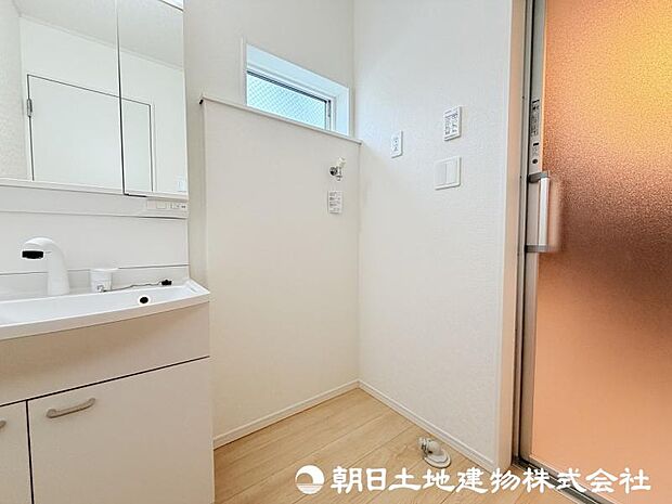 <洗面室>1階に水回りが集中している使いやすい間取りです。