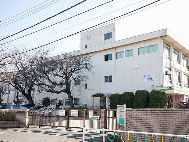 緑が丘中学校まで約720m