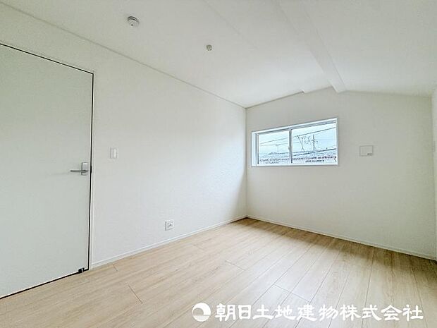 <洋室>2方向に窓がある明るい2面採光です。