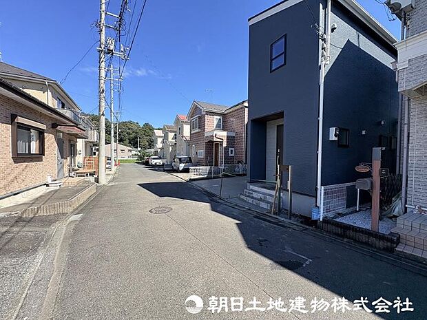<現地>2階に3部屋の洋室がありますので、お子様のお部屋も用意できます。