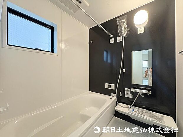＜浴室＞1坪タイプの広いユニットバスです。