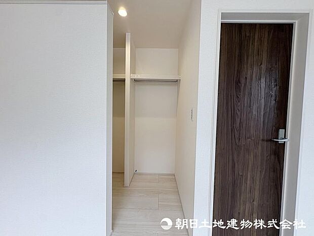 ＜収納＞ご夫婦で使えるウォークインクローゼットも魅力です。