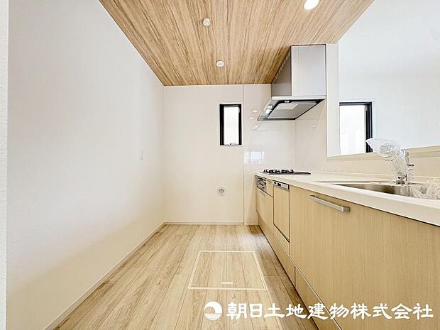 毎日の料理が楽しくなる、使い勝手に配慮したキッチン。家族との会話を楽しみながら、心地よい時間をお過ごしいただけます。