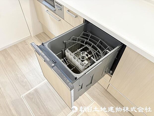 食器洗いの負担を軽減してくれる食洗器を備えたキッチン。家事の効率化をサポートし、ゆとりある時間を生み出します。