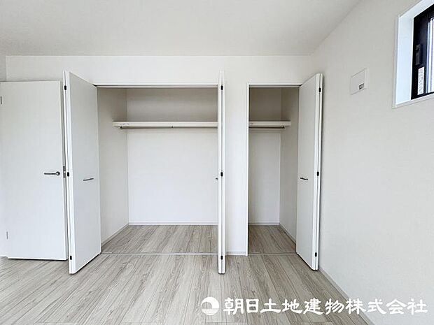 日々増える荷物もすっきり片付けられる収納スペース。居住空間を広く快適に使える便利な設備です。