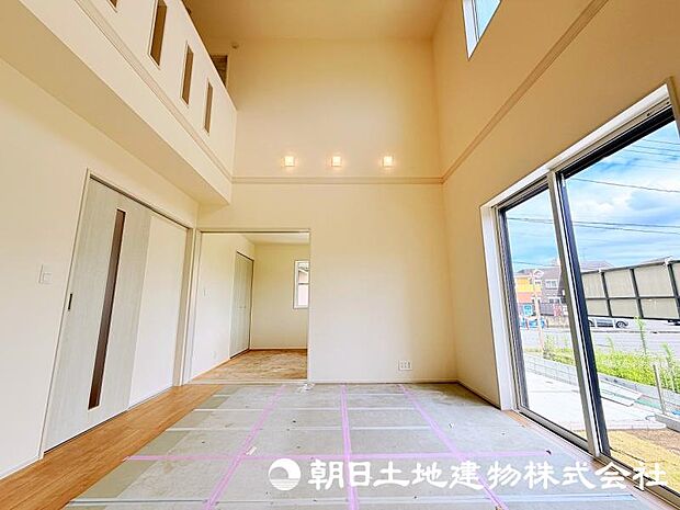 住まう方のライフスタイルに合わせて自由に使えるリビング空間。家族団らんの時間はもちろん、趣味やくつろぎのひとときにもぴったりです。
