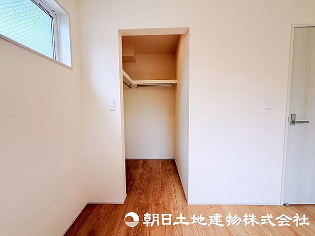 日々増える荷物もすっきり片付けられる収納スペース。居住空間を広く快適に使える便利な設備です。