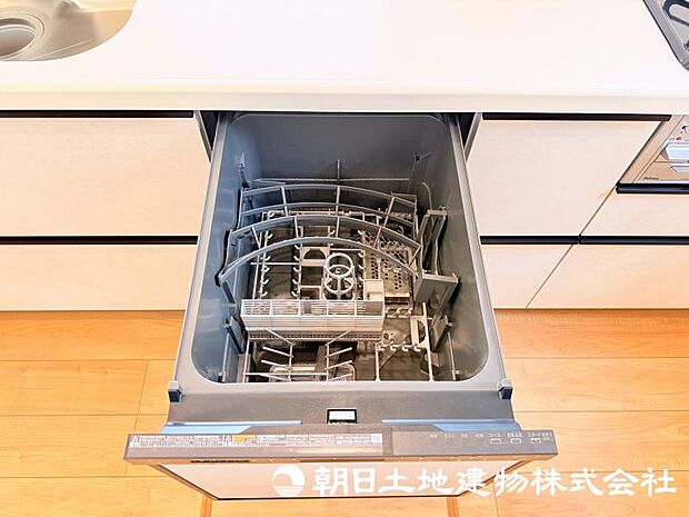 食器洗いの負担を軽減してくれる食洗器を備えたキッチン。家事の効率化をサポートし、ゆとりある時間を生み出します。