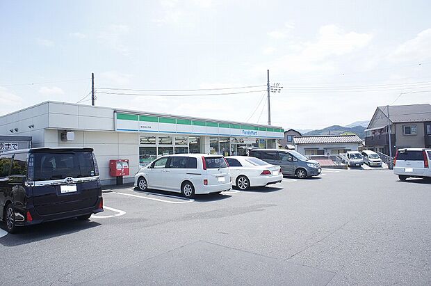 ファミリーマート田名堀之内店まで約830m