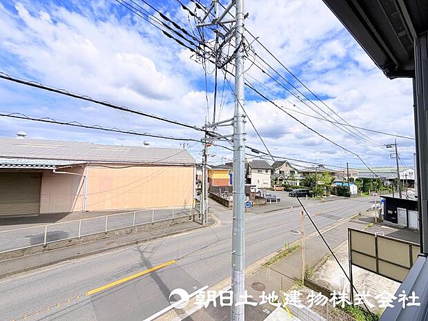 視界が広がる眺望は、住まいに開放感をもたらす魅力のひとつ。日常の中でゆったりとした時間を楽しめます。