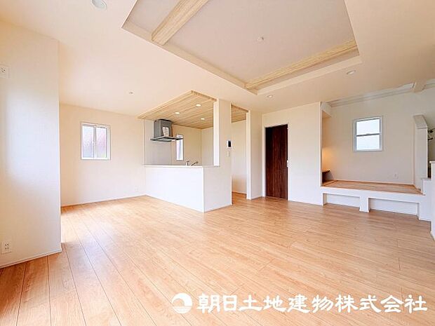 住まう方のライフスタイルに合わせて自由に使えるリビング空間。家族団らんの時間はもちろん、趣味やくつろぎのひとときにもぴったりです。