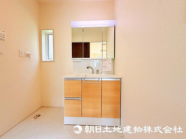 朝の準備から帰宅後の手洗いまで、家族みんなが使いやすい洗面所。快適な暮らしを支える実用的なスペースです。