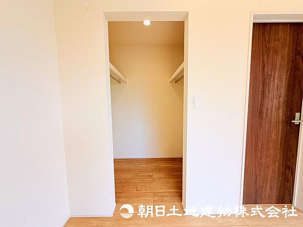 日々増える荷物もすっきり片付けられる収納スペース。居住空間を広く快適に使える便利な設備です。