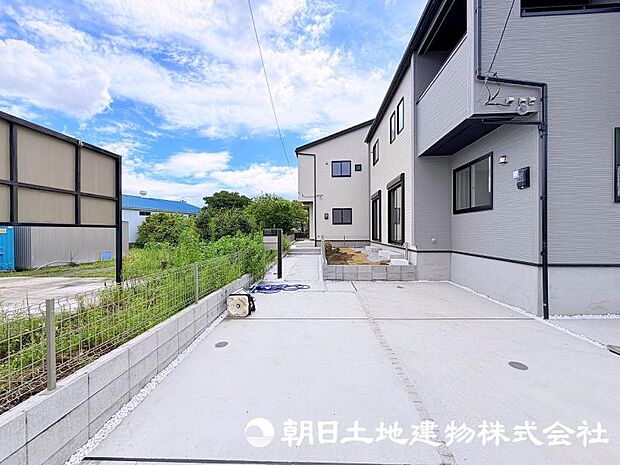 流行りに惑わされないモダンな外観は、主張し過ぎず、又、平凡になり過ぎず、閑静な街によく映えます。