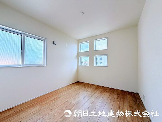 明るく快適な居室は、毎日の生活をより豊かにしてくれる場所。心地よい時間を過ごせる空間です。