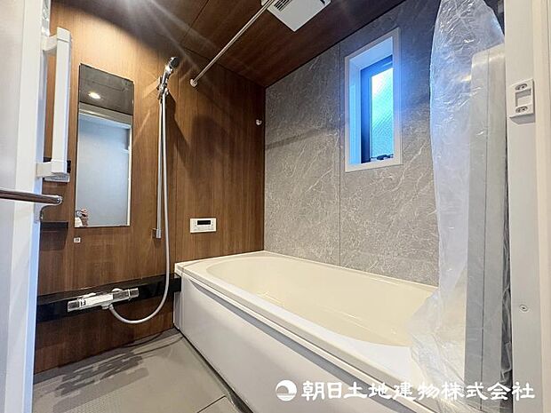 <浴室>1坪タイプの広いユニットバスです。