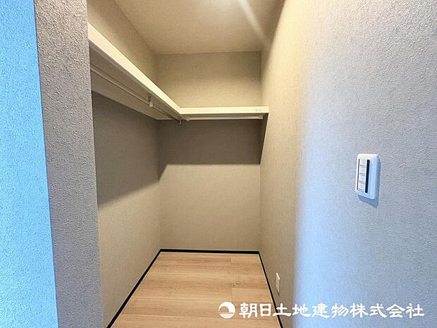 <収納>ご夫婦で使えるウォークインクローゼットも魅力です。
