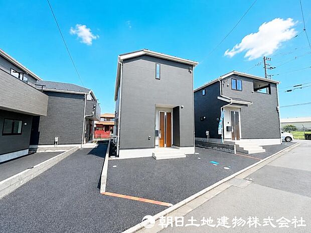 ＜カースペース＞ゆとりのカースペースには車2台駐車可能です。