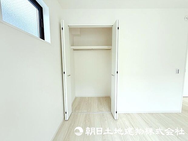 日々増える荷物もすっきり片付けられる収納スペース。居住空間を広く快適に使える便利な設備です。