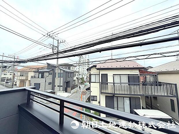 視界が広がる眺望は、住まいに開放感をもたらす魅力のひとつ。日常の中でゆったりとした時間を楽しめます。