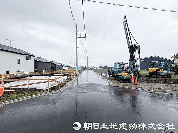 道路とほぼフラットな敷地、老若男女全ての方に愛される嬉しい条件です。