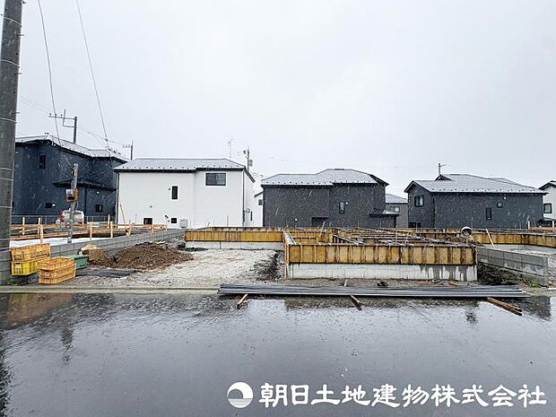 現在建築中に付き、作業工程や完成後に見えなくなる構造部分等がご確認いただけ安心です。