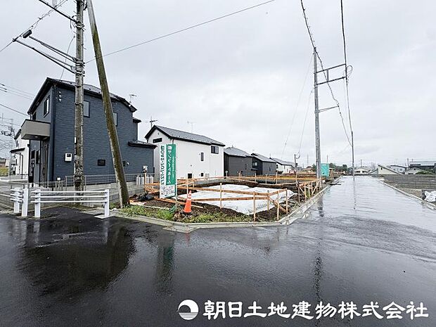 前面道路は交通量が少なく目の離せない小さなお子様のいらっしゃるご家庭でも安心してお暮し頂けます。