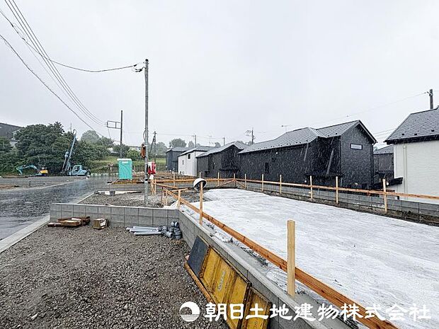これから基礎工事等の建築工事に入ります。気になる構造部分等のご見学もできる状況でございます。