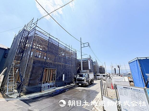 建築中だからこそ感じられる、完成までの期待感を楽しめる物件です。住まいの完成後は、街並みに調和した新しい暮らしが始まります。