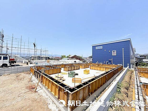 現在建築中に付き、作業工程や完成後に見えなくなる構造部分等がご確認いただけ安心です。