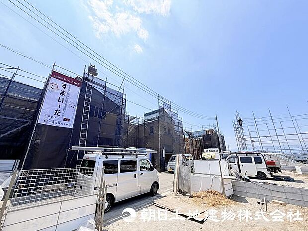 現在内外装とも建築中です。完成後に隠れて見えなくなる構造部分等もご確認できる状況でございます。