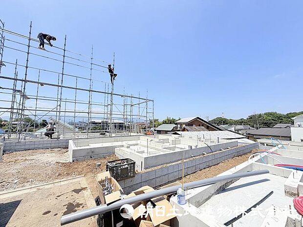 これから基礎工事等の建築工事に入ります。気になる構造部分等のご見学もできる状況でございます。