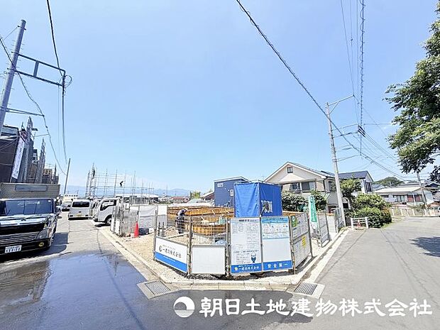 現在内外装とも建築中です。完成後に隠れて見えなくなる構造部分等もご確認できる状況でございます。