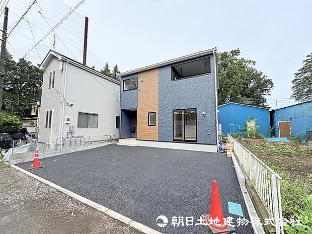 <カースペース>ゆとりのカースペースには車並列3台駐車可能です。