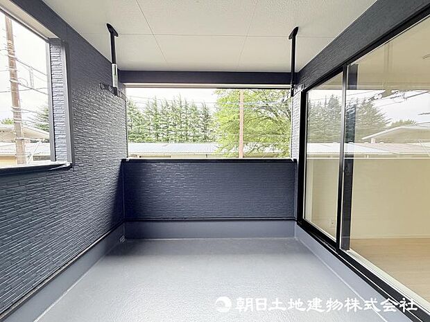 <インナーバルコニー>急な雨でも安心の大型インナーバルコニーも魅力です。
