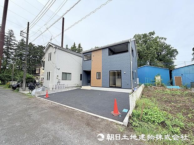 <外観>交通量の少ない道路に面していますので安心いただけます。