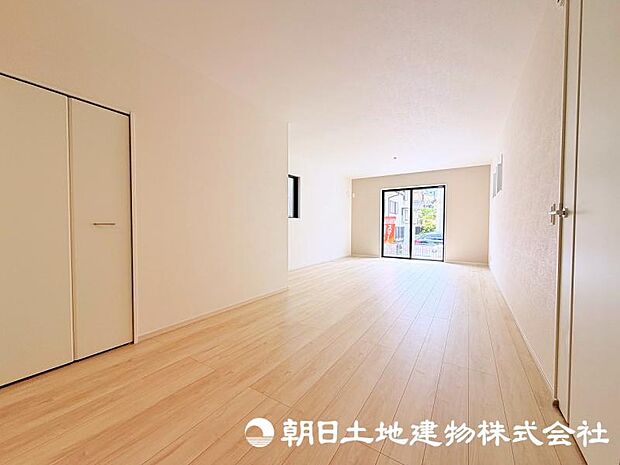 ＜現地＞交通量の少ない道路に面していますので、小さいお子様がいらっしゃるご家族様にも安心いただけます。