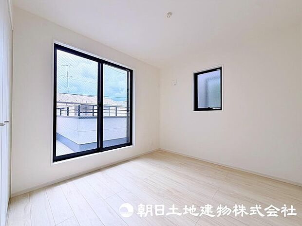 住まう方の生活スタイルに合わせて自由に使える居室。家具やインテリアで自分らしい空間づくりを楽しめます。 