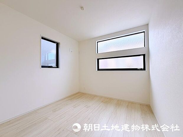 明るく快適な居室は、毎日の生活をより豊かにしてくれる場所。心地よい時間を過ごせる空間です。 