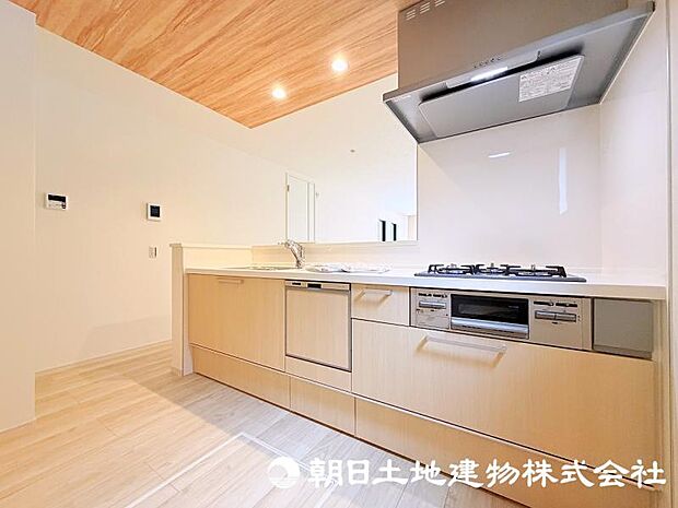 毎日の料理が楽しくなる、使い勝手に配慮したキッチン。家族との会話を楽しみながら、心地よい時間をお過ごしいただけます。