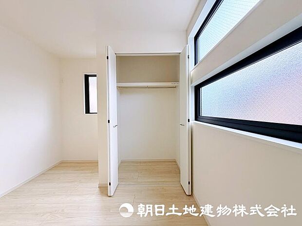 日々増える荷物もすっきり片付けられる収納スペース。居住空間を広く快適に使える便利な設備です。