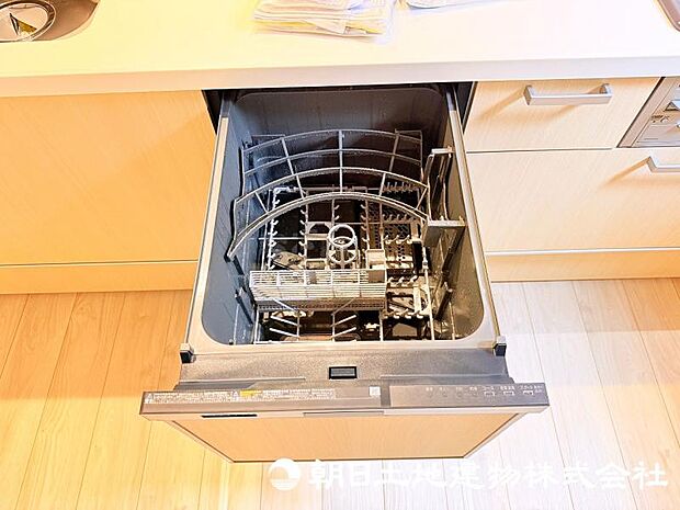 食器洗いの負担を軽減してくれる食洗器を備えたキッチン。家事の効率化をサポートし、ゆとりある時間を生み出します。