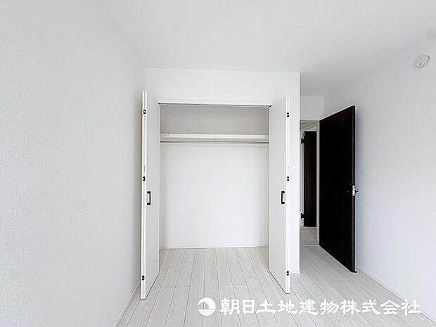 <クローゼット>全居室に収納がございます