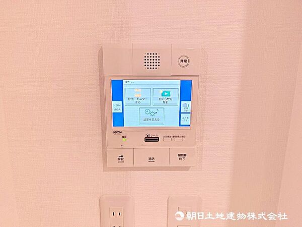 ＜TVモニターホン＞オートロックのエントランスのカメラで、訪問者の顔を確認できます