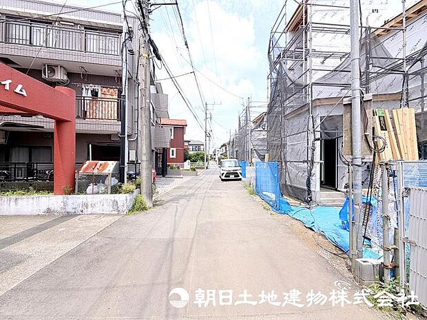 現在建築中の注目物件です。街の景観に配慮した外観と、暮らしやすさを考えた住まいが完成予定です。新しい街の一員となる住まいの誕生をお楽しみください。