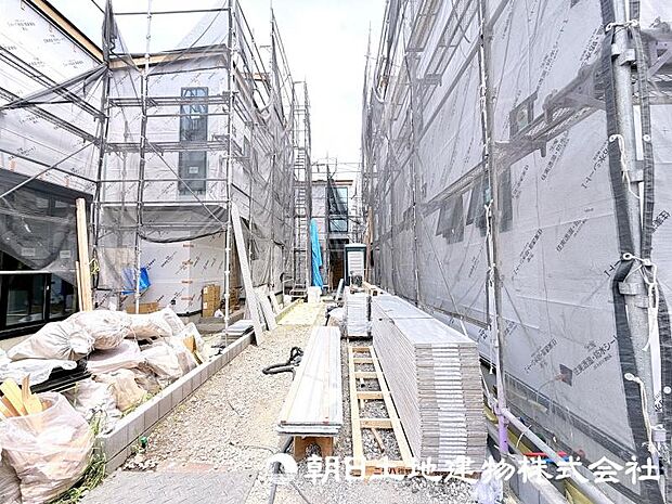 新しい街の一角に誕生する、魅力ある住まいです。周囲の環境と調和しながら、家族の時間を豊かに育む空間を目指しています。