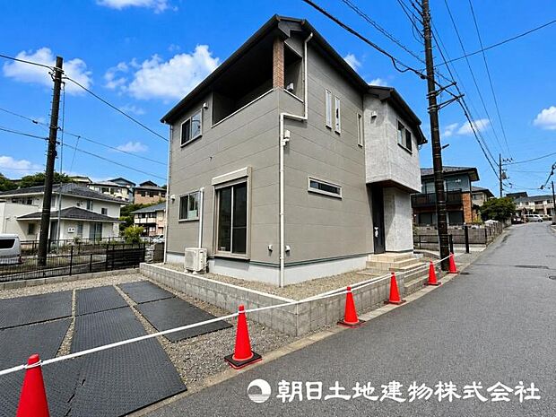 <外観>交通量の少ない道路に面して安心いただけます。