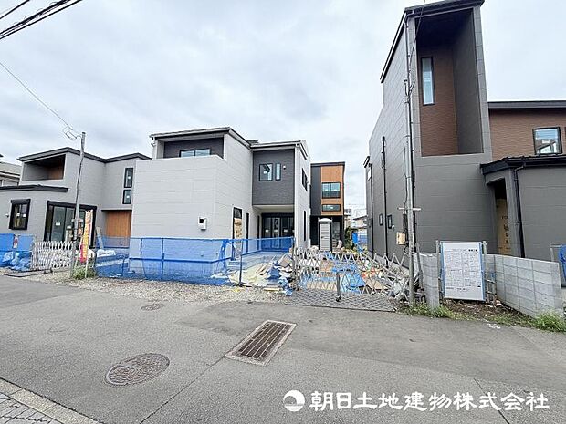 建築中だからこそ感じられる、完成までの期待感を楽しめる物件です。住まいの完成後は、街並みに調和した新しい暮らしが始まります。