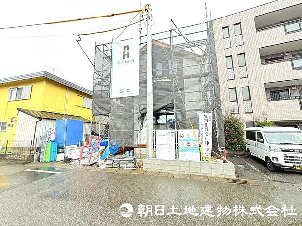 ＜現地＞広々としているＬＤＫ18帖＆リビングイン階段です。