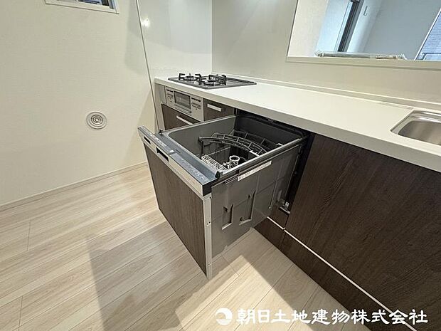 新しい街の一角に誕生する、魅力ある住まいです。周囲の環境と調和しながら、家族の時間を豊かに育む空間を目指しています。